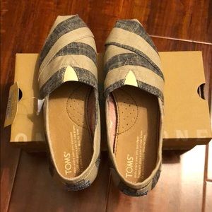 Brand New Toms Flats